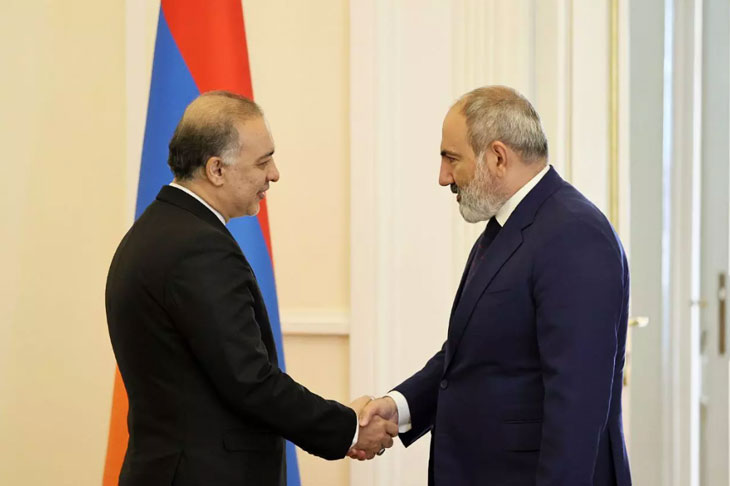 نیکول پاشینیان نخست وزیر با مهدی سبحانی ، سفیر جدید جمهوری اسلامی ایران در جمهوری ارمنستان دیدار کرد